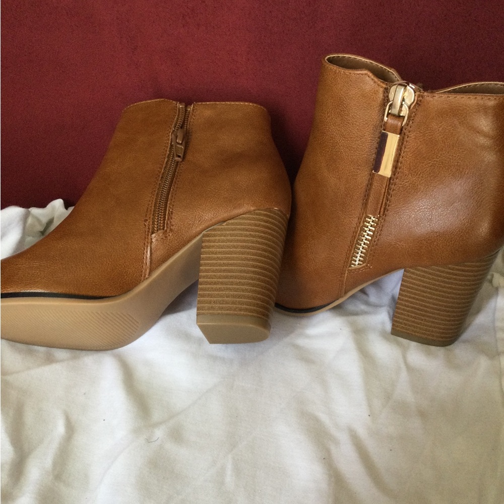 APT. 9 Boots. New!
